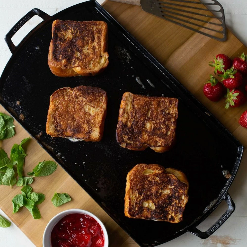 Lodge Blacklock Triple-Seasoned Cast Iron Double Burner Griddle - Image 3