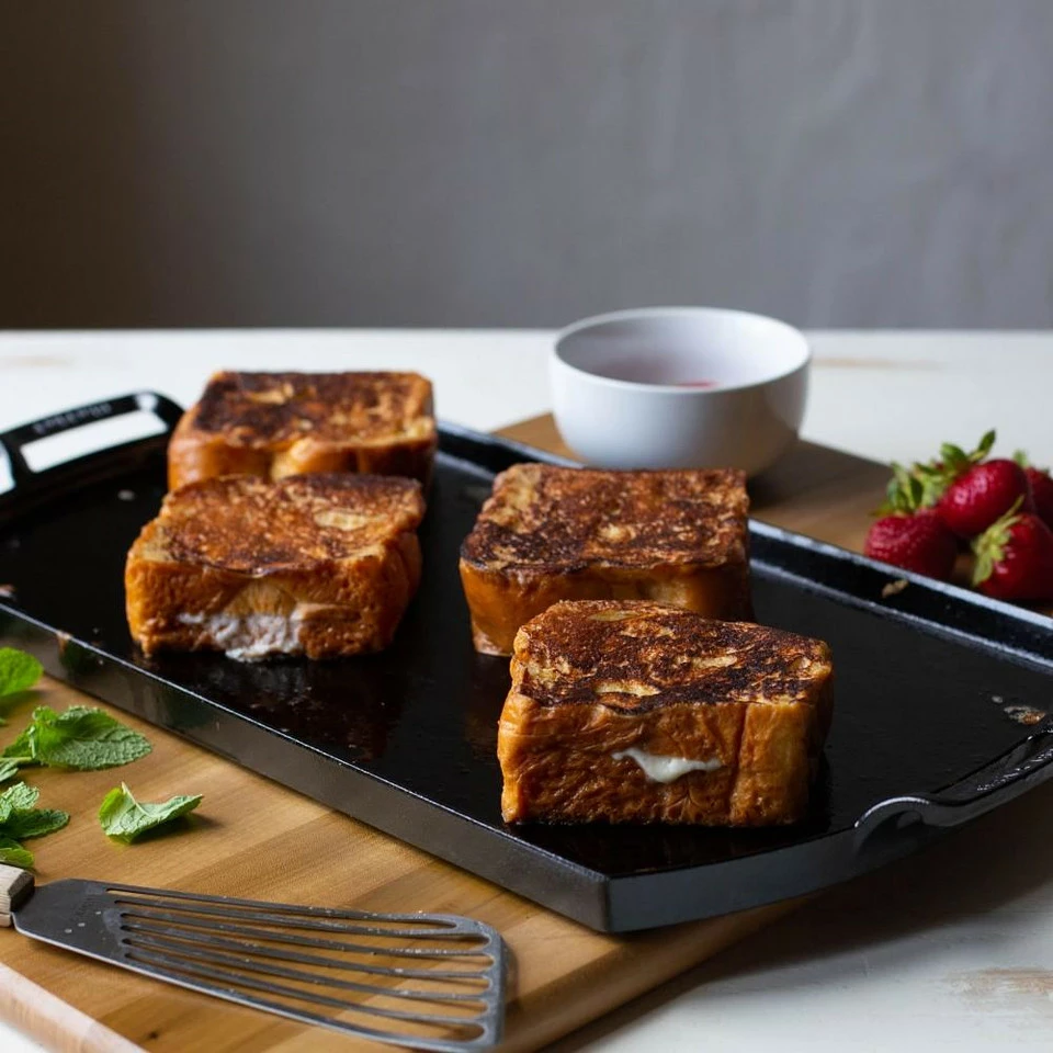 Lodge Blacklock Triple-Seasoned Cast Iron Double Burner Griddle - Image 4