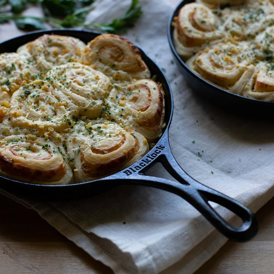 Lodge Blacklock Triple-Seasoned Cast Iron Skillet - Image 4