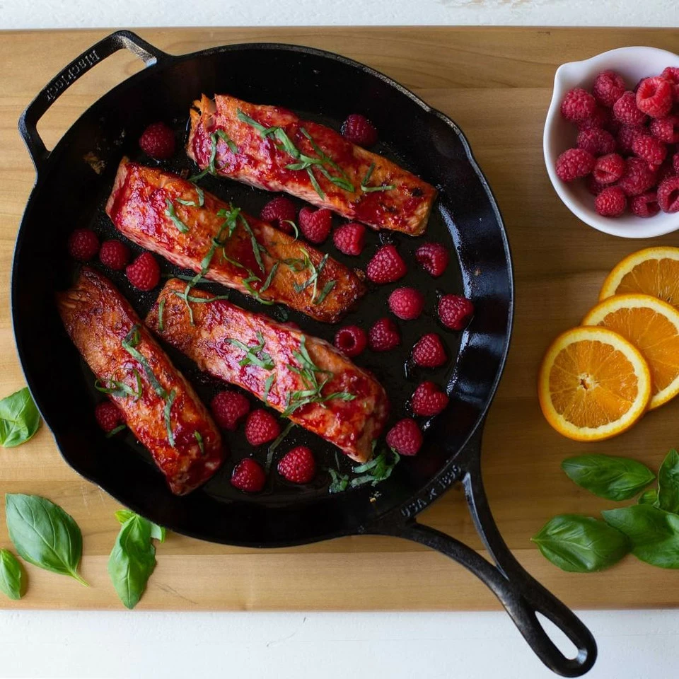 Lodge Blacklock Triple-Seasoned Cast Iron Skillet - Image 9