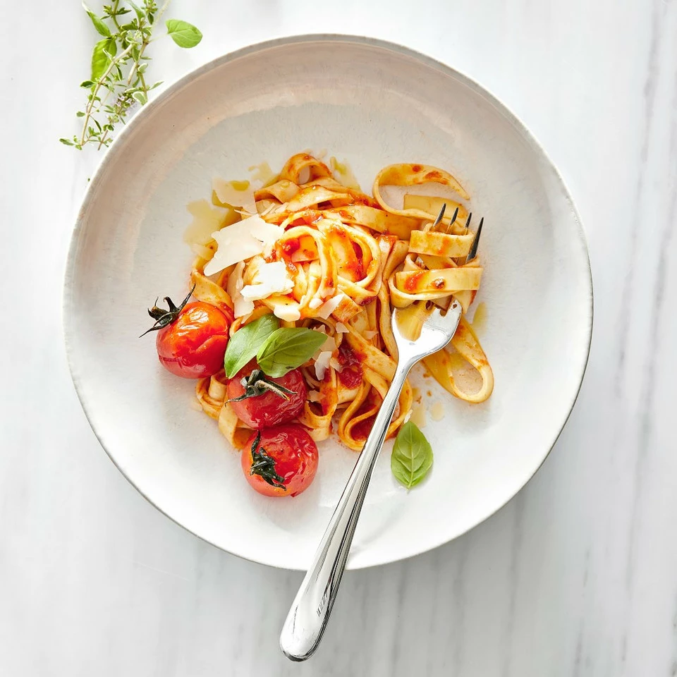 Williams Sonoma Organic Tomato Basil Pasta Sauce - Image 2